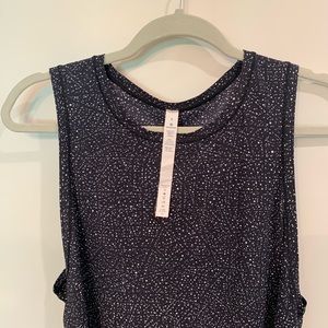 Lululemon black/white tank top size 8
